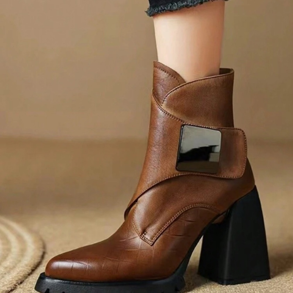 NWOT SHEIN Brown Leather Ankle Boots - Picture 7 of 8